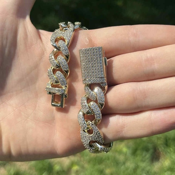 Iced Out Figarucci Link Choker - Picture 9 of 12